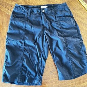 Royal Robbins Black Nylon Stretch Hiking Shorts Women's Sz 6 Inseam 11” Bermuda